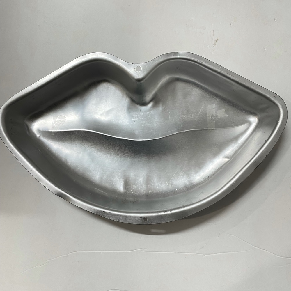 Vintage cake pan and mold by Wilton